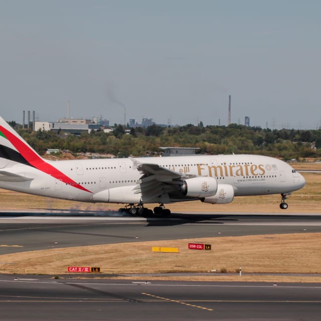 Airbus A380 A6-EOZ Emirates w momencie przyziemienia – Düsseldorf