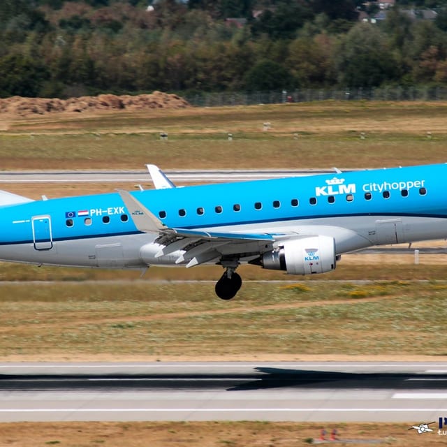 Embraer 175 PH-EXK KLM Cityhopper podchodzi do lądowania – Düsseldorf