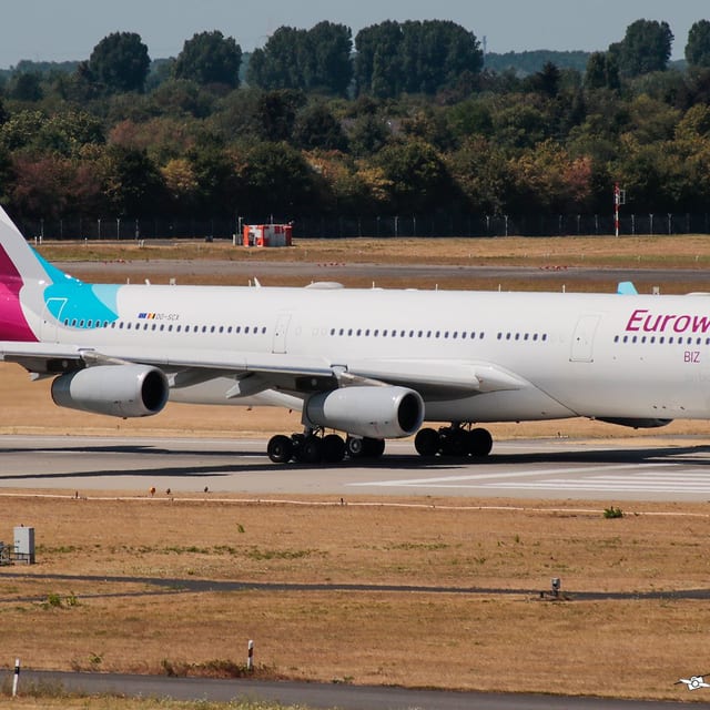 Airbus A340 OO-SCX Eurowings – Düsseldorf