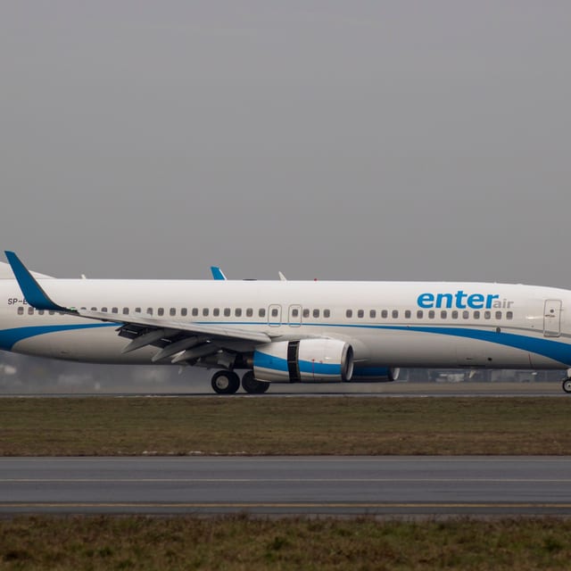Boeing 737-800 SP-ESB Enter Air – Poznań-Ławica