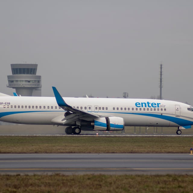 Boeing 737-800 SP-ESB Enter Air – Poznań-Ławica